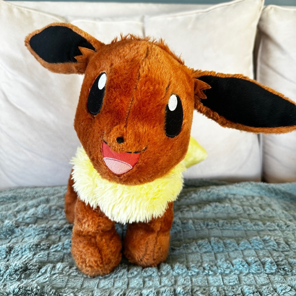 BABY Eevee pokemon